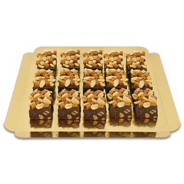 Brownies med jordnöts- och karamelldekoration (15 st)