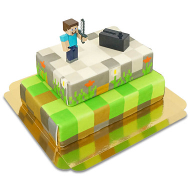 Minecraft figurer på spelvärldstårta i två våningar
