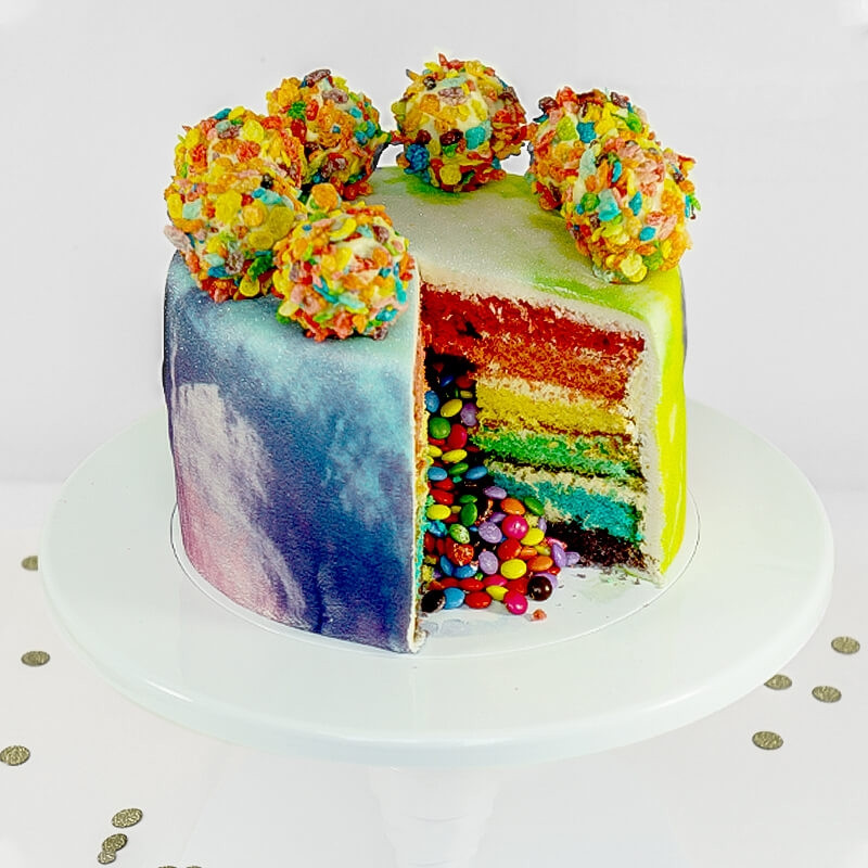 ciasto dekorowane Cake-Pops'ami 