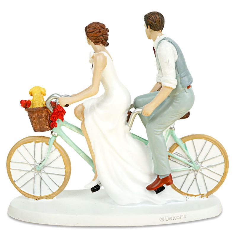 Bröllopsdekoration - brudpar på cykel