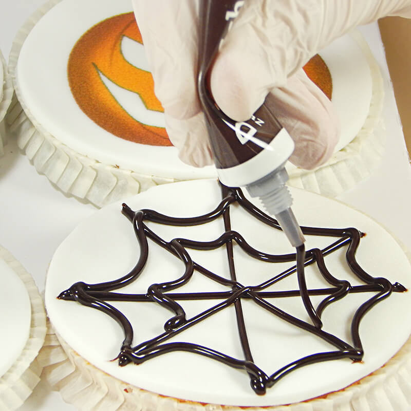 Dekoriere deine Halloween-Cupcakes mit Dr. Oetker